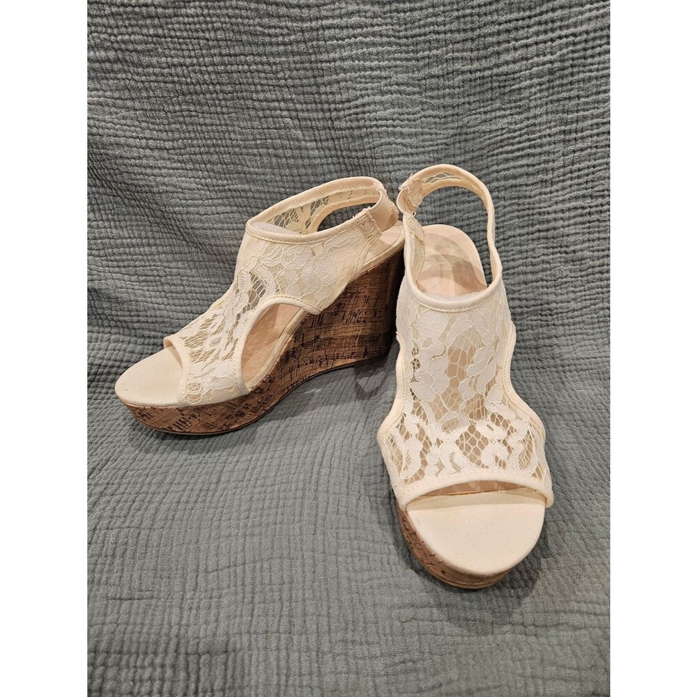 Fergalicious Vandalia Cream Women's size 7.5 M  Lace Wedge Sandal Cork Shoes